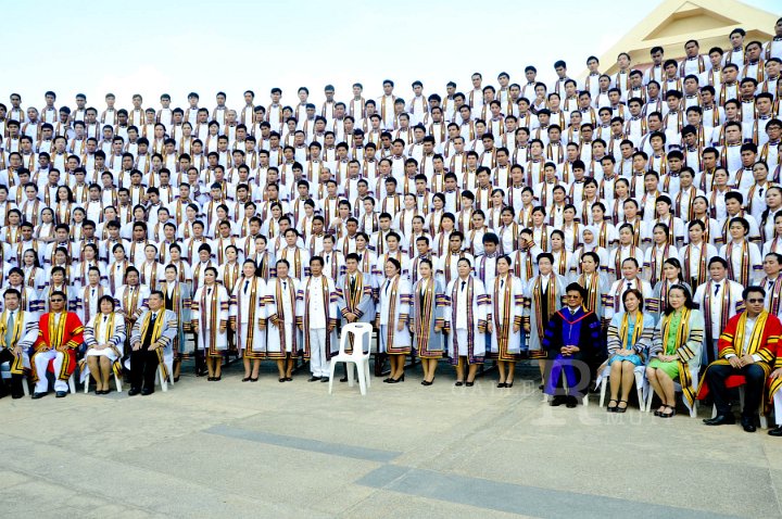 DSC_4947.jpg - ซ้อมใหญ่พิธีพระราชทานปริญญาบัตรฯ มหาวิทยาลัยเทคโนโลยีราชมงคลประจำปีการศึกษา 2553 (ช่วงเช้า วันที่ 20 04 55)