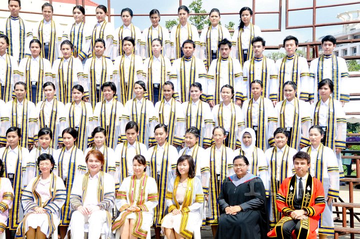 DSC_4976.jpg - ซ้อมใหญ่พิธีพระราชทานปริญญาบัตรฯ มหาวิทยาลัยเทคโนโลยีราชมงคลประจำปีการศึกษา 2553 (ช่วงเช้า วันที่ 20 04 55)