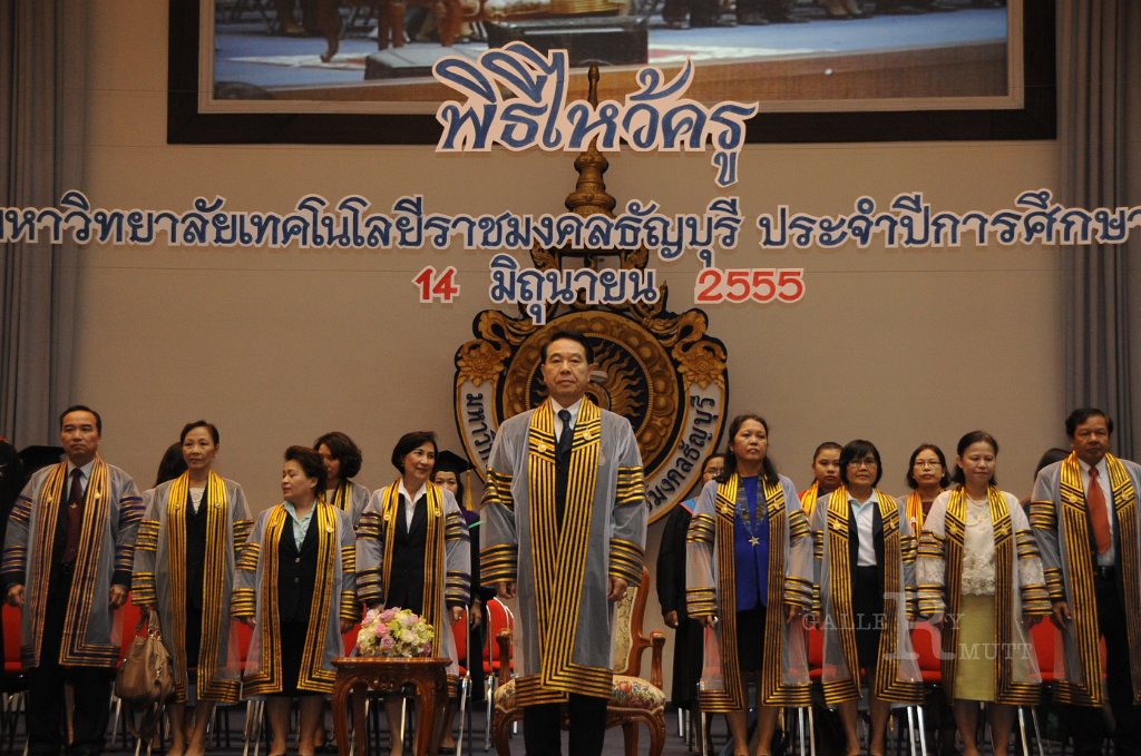 DSC_1819.JPG - พิธีไหว้ครู ประจำปีการศึกษา 2555