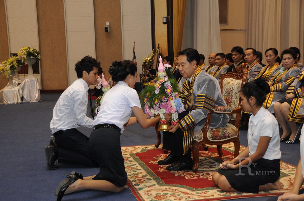 DSC_1842.JPG - พิธีไหว้ครู ประจำปีการศึกษา 2555