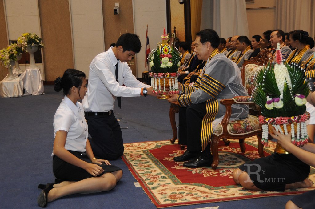 DSC_1851.JPG - พิธีไหว้ครู ประจำปีการศึกษา 2555