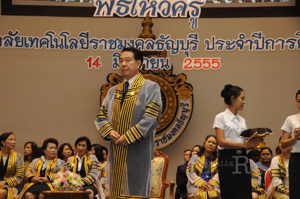 DSC_1877.JPG - พิธีไหว้ครู ประจำปีการศึกษา 2555