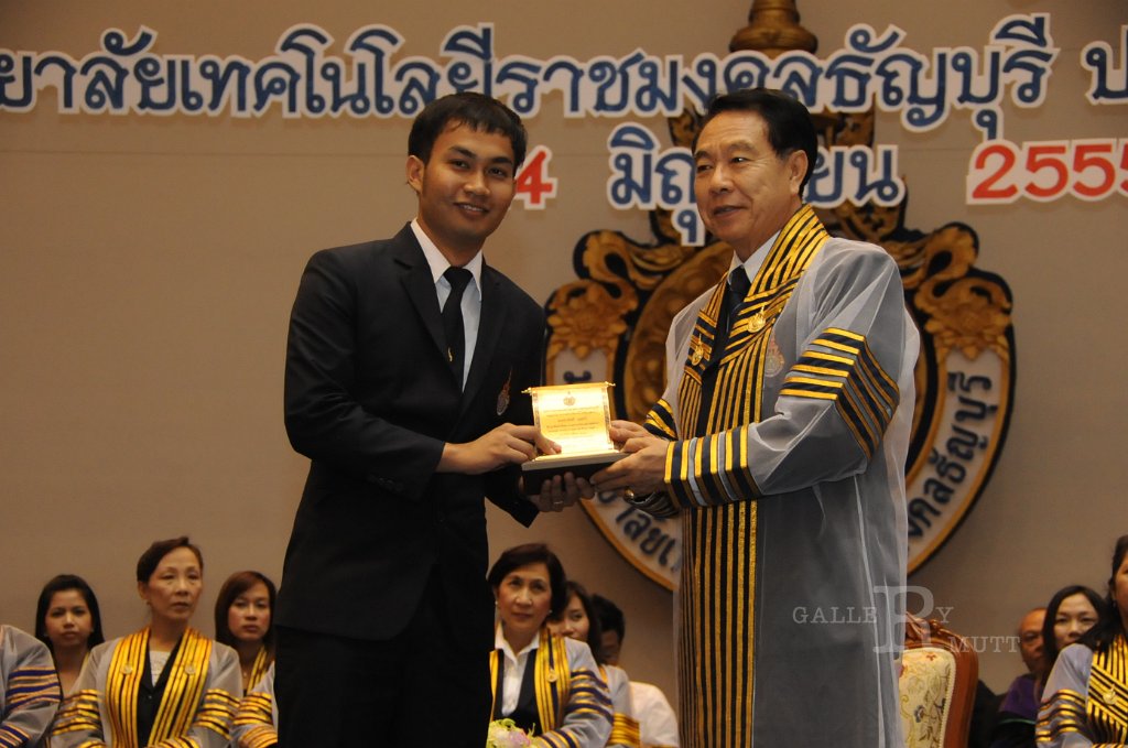 DSC_1880.JPG - พิธีไหว้ครู ประจำปีการศึกษา 2555