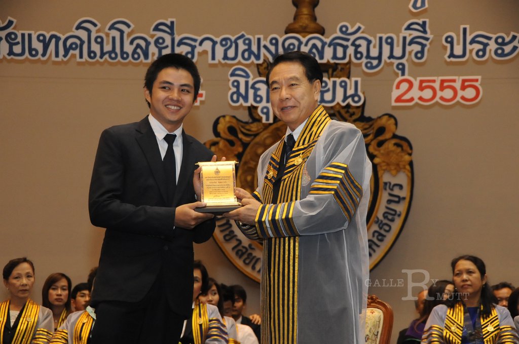 DSC_1881.JPG - พิธีไหว้ครู ประจำปีการศึกษา 2555