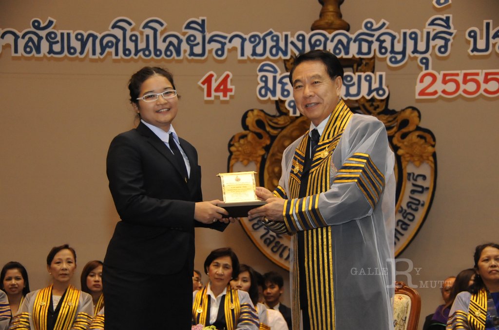 DSC_1882.JPG - พิธีไหว้ครู ประจำปีการศึกษา 2555