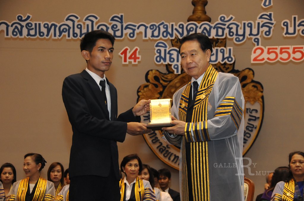 DSC_1883.JPG - พิธีไหว้ครู ประจำปีการศึกษา 2555