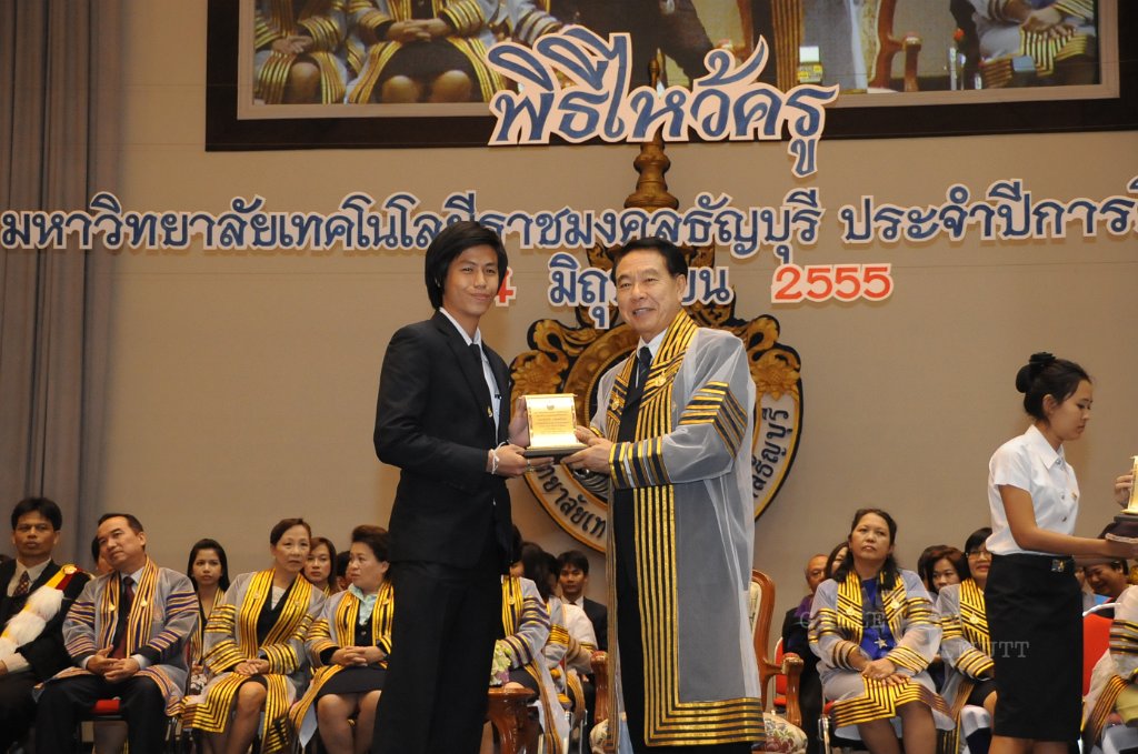 DSC_1885.JPG - พิธีไหว้ครู ประจำปีการศึกษา 2555