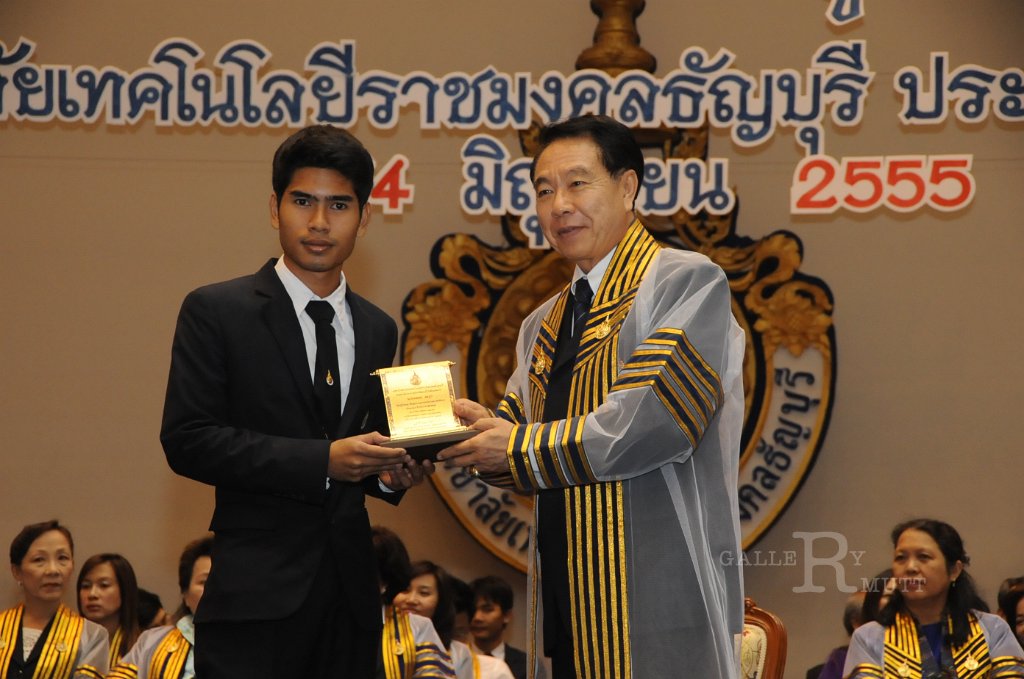 DSC_1886.JPG - พิธีไหว้ครู ประจำปีการศึกษา 2555