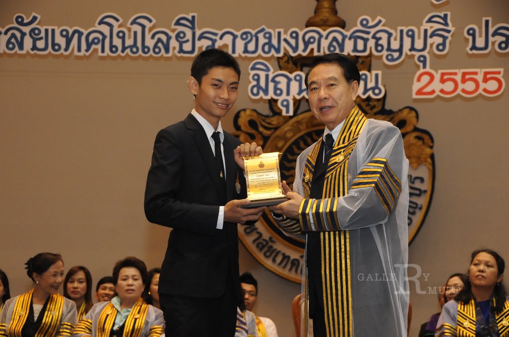 DSC_1890.JPG - พิธีไหว้ครู ประจำปีการศึกษา 2555