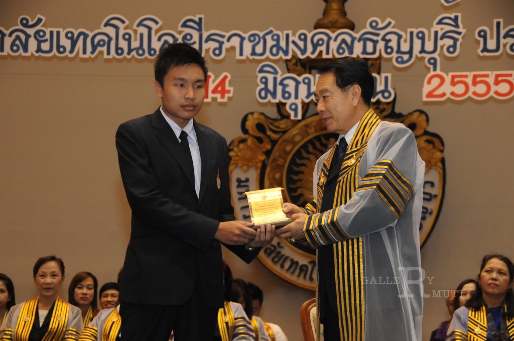 DSC_1891.JPG - พิธีไหว้ครู ประจำปีการศึกษา 2555