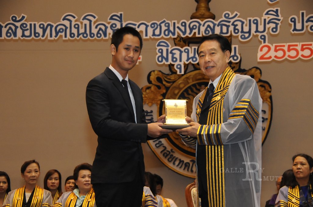 DSC_1892.JPG - พิธีไหว้ครู ประจำปีการศึกษา 2555