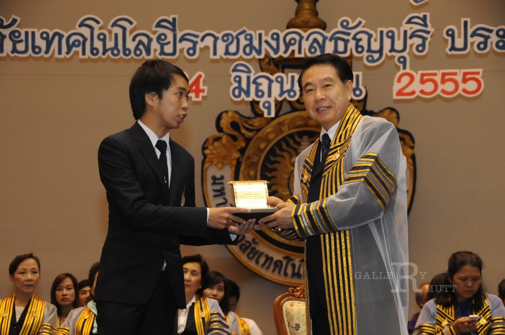 DSC_1895.JPG - พิธีไหว้ครู ประจำปีการศึกษา 2555