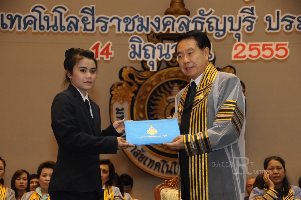 DSC_1899.JPG - พิธีไหว้ครู ประจำปีการศึกษา 2555