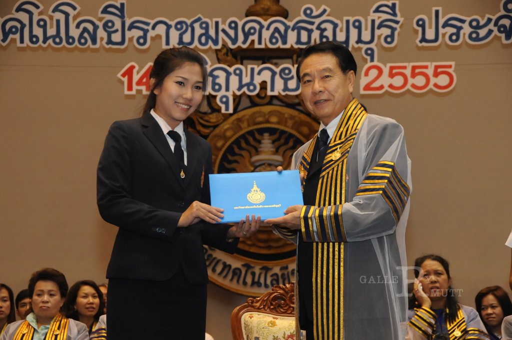 DSC_1902.JPG - พิธีไหว้ครู ประจำปีการศึกษา 2555