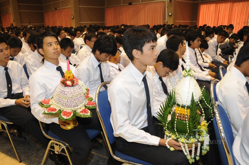 DSC_1934.JPG - พิธีไหว้ครู ประจำปีการศึกษา 2555