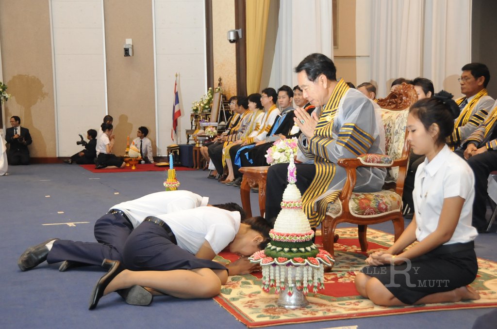 DSC_1985.JPG - พิธีไหว้ครู ประจำปีการศึกษา 2555