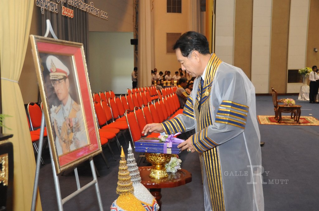 DSC_2019.JPG - พิธีไหว้ครู ประจำปีการศึกษา 2555