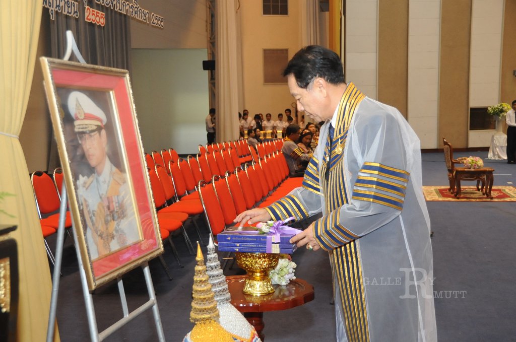 DSC_2020.JPG - พิธีไหว้ครู ประจำปีการศึกษา 2555