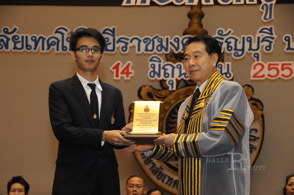 DSC_2023.JPG - พิธีไหว้ครู ประจำปีการศึกษา 2555