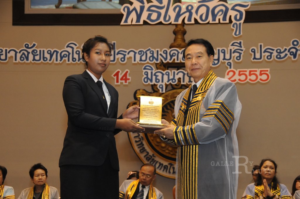 DSC_2026.JPG - พิธีไหว้ครู ประจำปีการศึกษา 2555