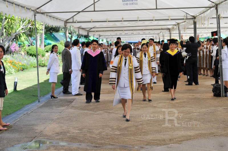 INT_8215.jpg - พิธีพระราชทานปริญญาบัตร ครั้งที่ 26