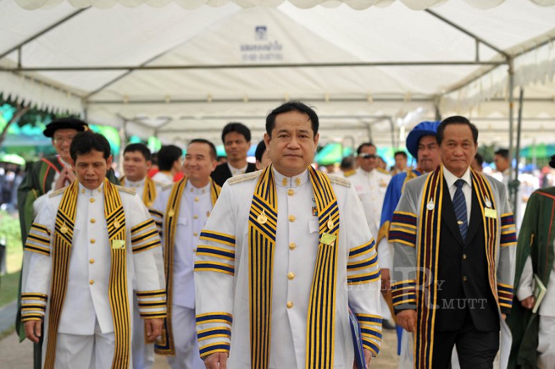 INT_8226.jpg - พิธีพระราชทานปริญญาบัตร ครั้งที่ 26