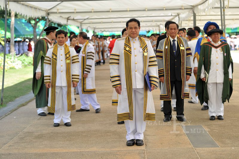 INT_8230.jpg - พิธีพระราชทานปริญญาบัตร ครั้งที่ 26