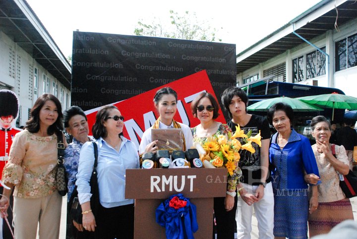 25551126-DSC_1498.jpg - รับปริญญา