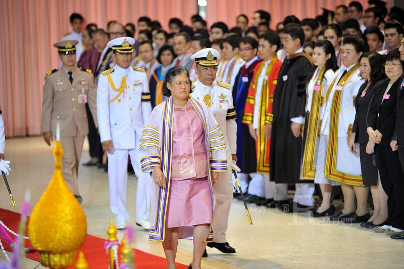 INT_8628.jpg - พระบรมฉายาลักษณ์ พิธีพระราชทานปริญญาบัตร ครั้งที่ 26