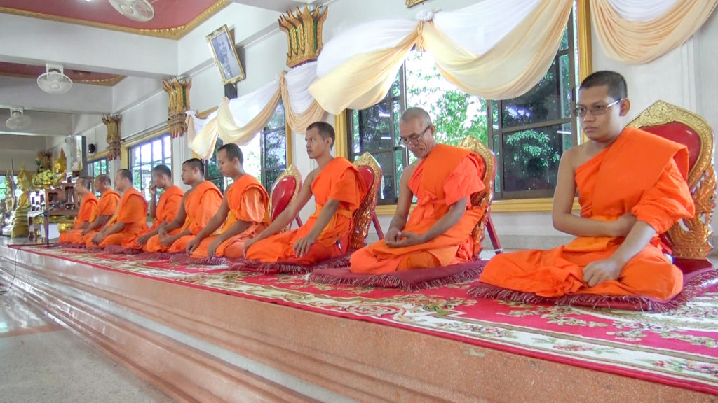 มทร.ธัญบุรี ร่วมสืบสานประเพณีไทย นำนักศึกษาชั้นปีที่ 1 แห่เทียนพรรษา เพื่อให้นักศึกษา เห็นความสำคัญ และมีส่วนร่วมในกิจกรรมวันอาสาฬหบูชาและวันเข้าพรรษา