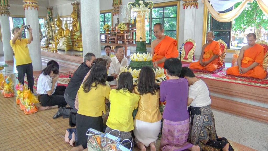 มทร.ธัญบุรี ร่วมสืบสานประเพณีไทย นำนักศึกษาชั้นปีที่ 1 แห่เทียนพรรษา เพื่อให้นักศึกษา เห็นความสำคัญ และมีส่วนร่วมในกิจกรรมวันอาสาฬหบูชาและวันเข้าพรรษา