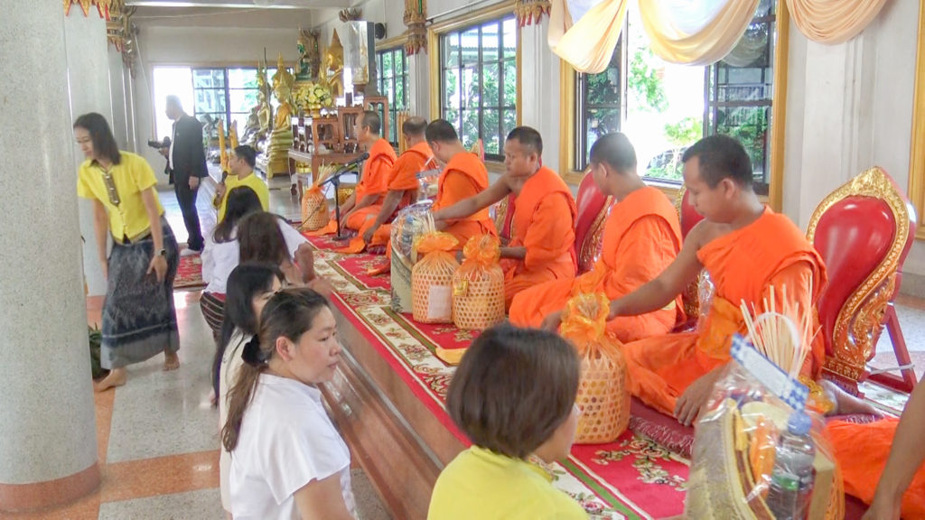 มทร.ธัญบุรี ร่วมสืบสานประเพณีไทย นำนักศึกษาชั้นปีที่ 1 แห่เทียนพรรษา เพื่อให้นักศึกษา เห็นความสำคัญ และมีส่วนร่วมในกิจกรรมวันอาสาฬหบูชาและวันเข้าพรรษา