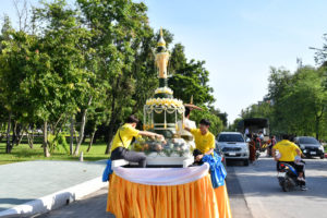พลอากาศเอกภคชาติ กฤษณะพันธุ์ ที่ปรึกษา มทร.ธัญบุรี เป็นประธานในพิธีถวายเทียนพรรษา