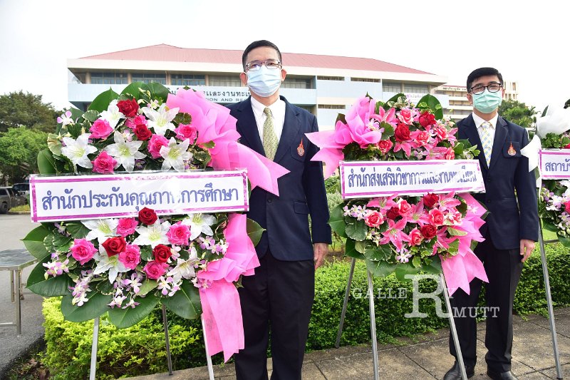 20211020-laying-a-wreath-071.JPG