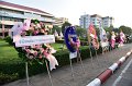20221020-layingawreath-097