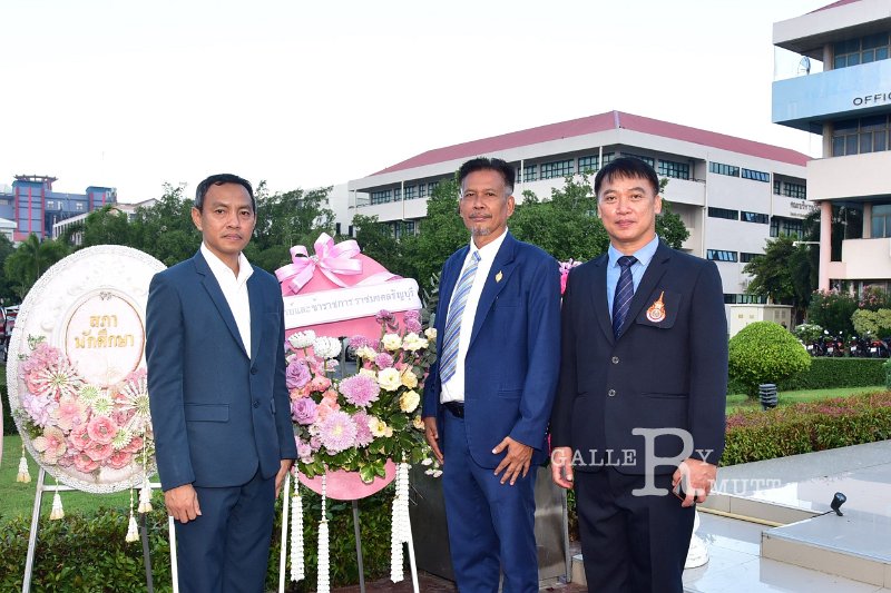 20241022-lay-a-wreath-137.JPG