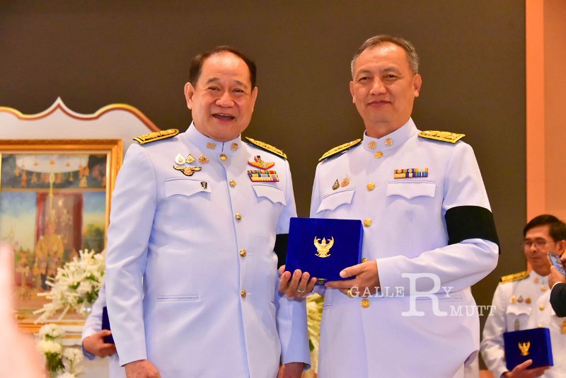 20260506-Receive-a-royal-decoration_300.jpg